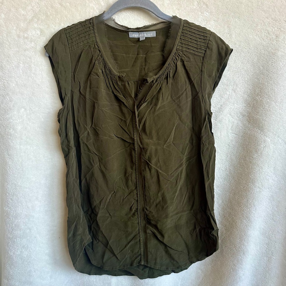 daniel rainn Womens 100% Silk Olive Green Pintuck Split V-Neck Blouse Size Small